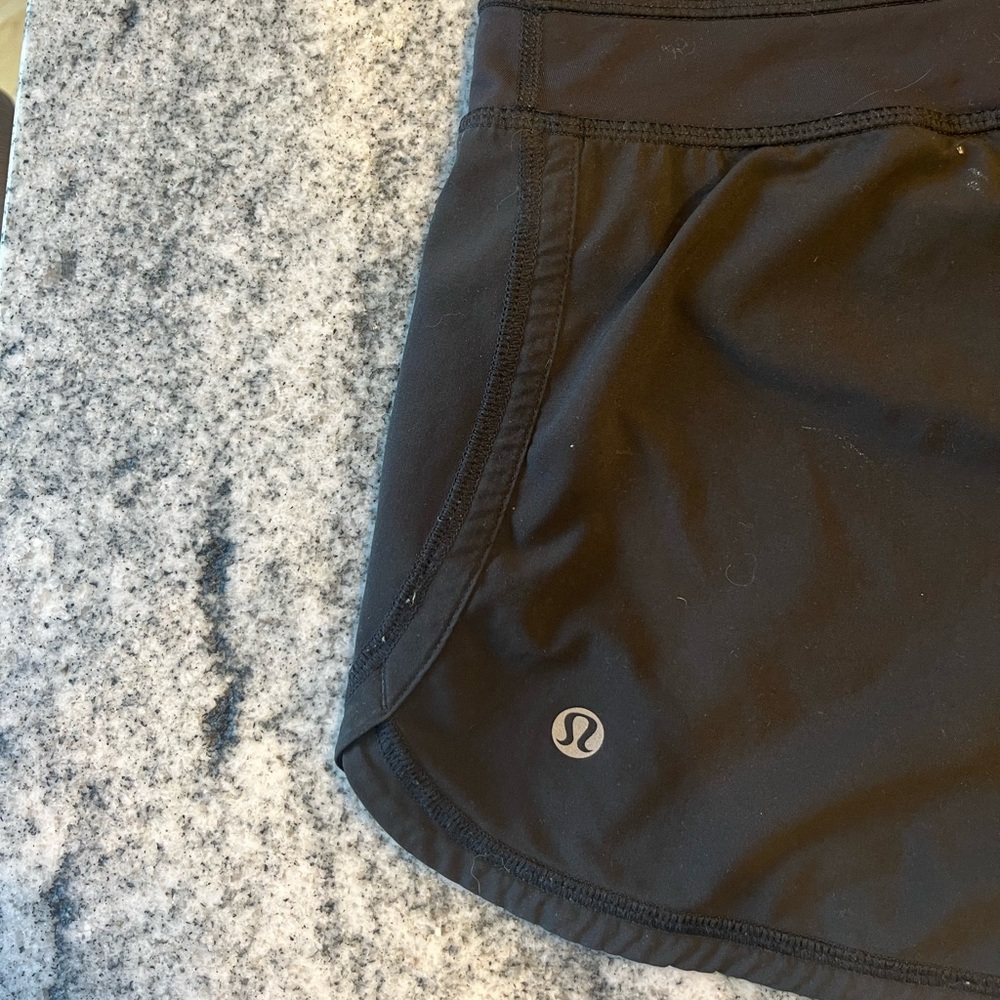 Lululemon speed up mid-rise shorts